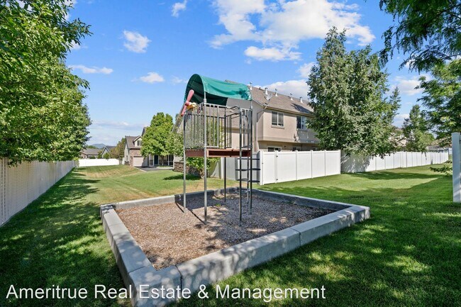 Foto del edificio - 4 br, 2.5 bath House - 326 N. 1270 E.