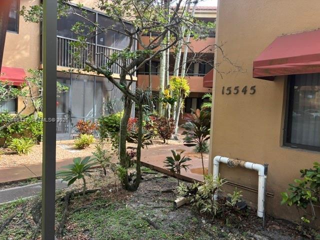 Foto del edificio - 15545 Miami Lakeway N