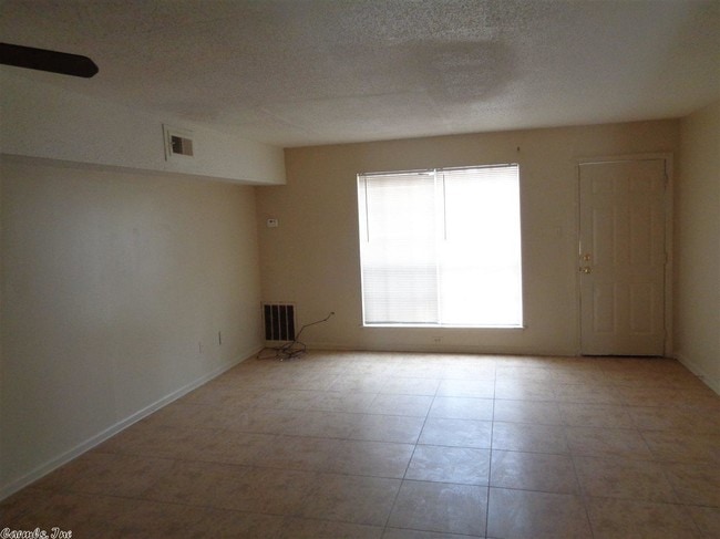 Building Photo - 1706 Sanford Dr