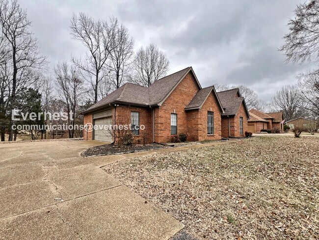 Foto del edificio - 3 Bed/2 Bath Home with Modern Amenities / Pet-Friendly / Available Now!