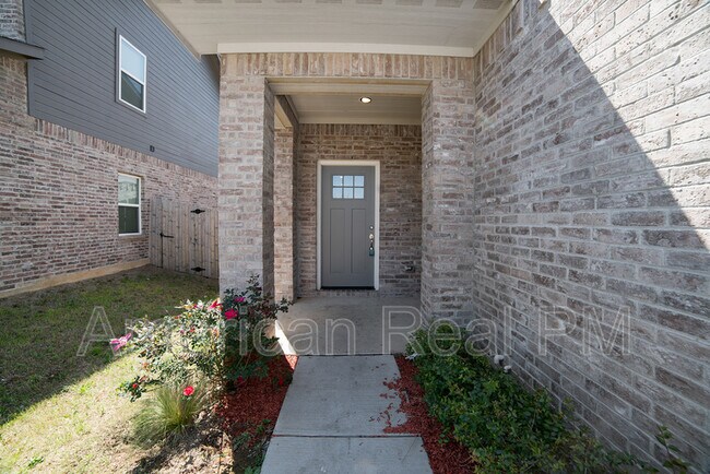 Building Photo - 9918 Ironhorse Dr