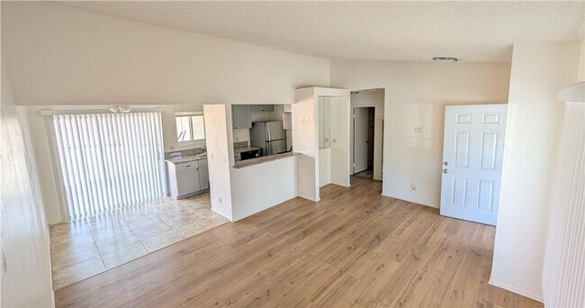 Building Photo - 2 bed/ 2 bath Condo