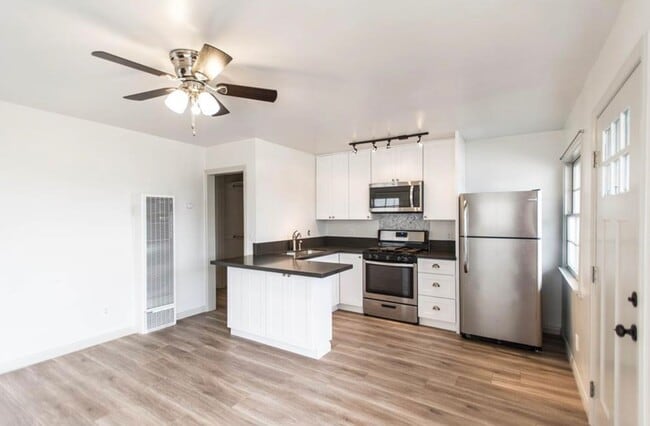 Building Photo - 507 Avenida Victoria