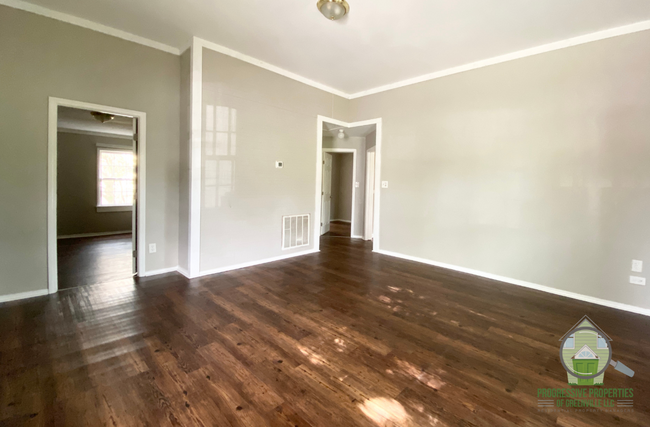 Building Photo - 208 Delano Ave