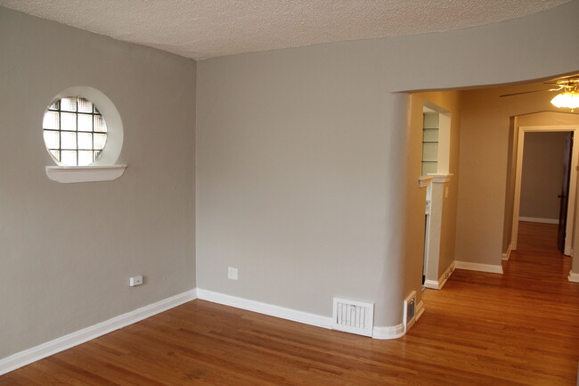 Building Photo - 1014 Moorlands Dr