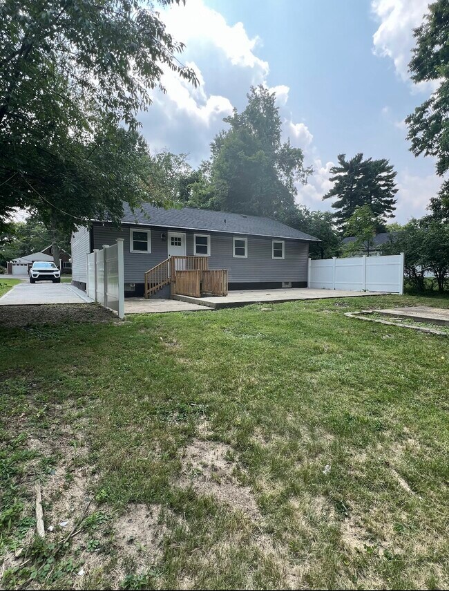 Building Photo - 6448 Glade Ave