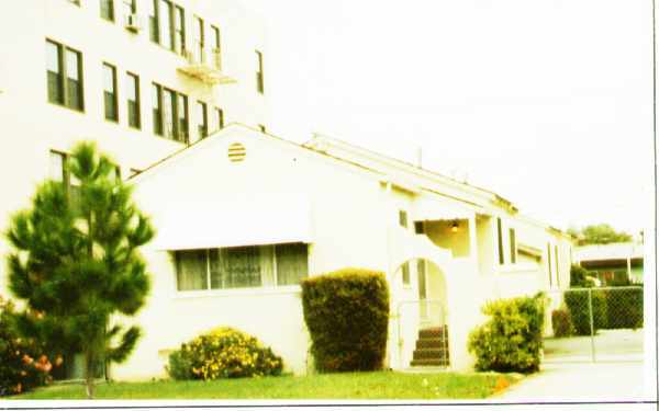 Building Photo - 37 Clinton St