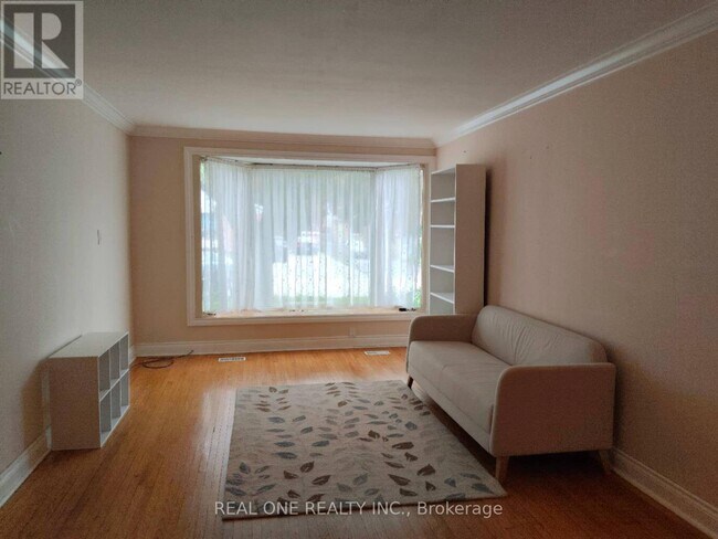 Building Photo - 349 Browndale Crescent