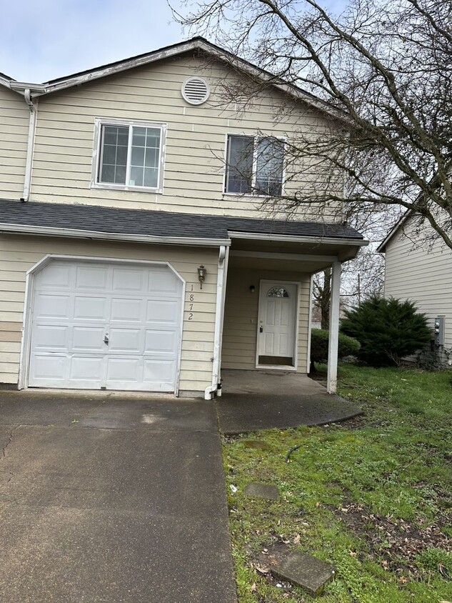 Primary Photo - Newer 3 Bedroom 2 1/2 Bath With A 1 Car Ga...