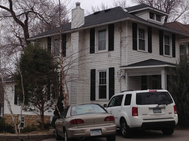 Building Photo - 147 James Ave