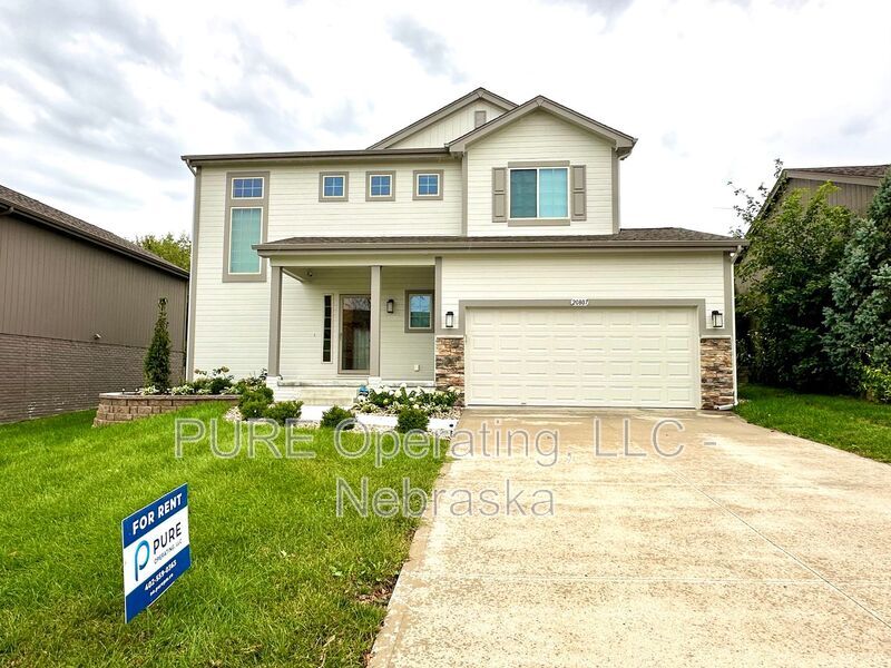 Foto principal - 20807 Clark Street