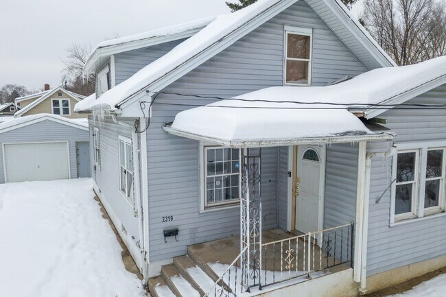 Foto del edificio - 2319 Hecker Ave