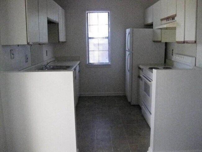 Foto del edificio - 2 Bedroom 1 bath duplex in Hermitage