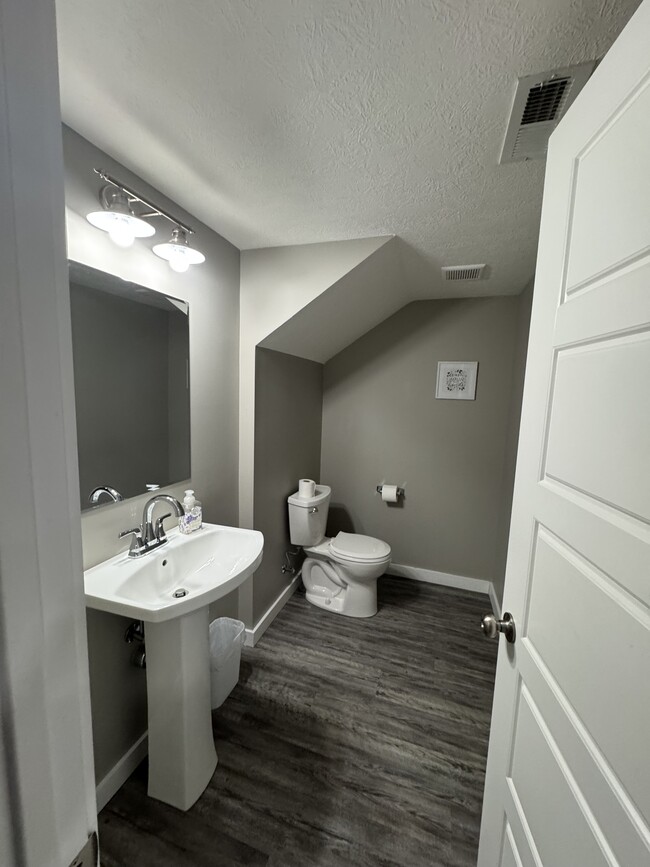 Building Photo - 241 Berry Ln