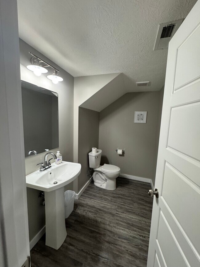 Foto del edificio - 241 Berry Ln