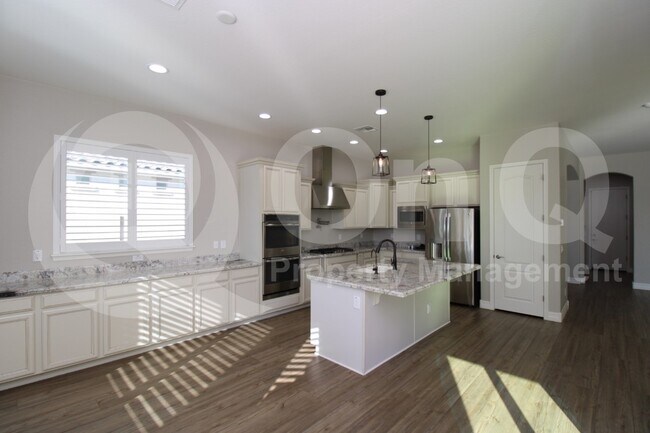 Building Photo - 3835 E Carob Dr