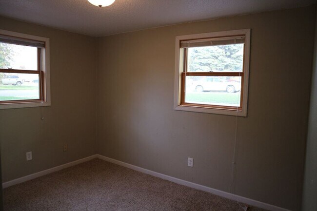 Building Photo - 507 West Fargo
