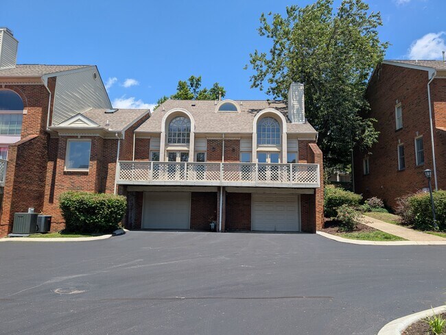 Foto del edificio - 407 Clairton Ct