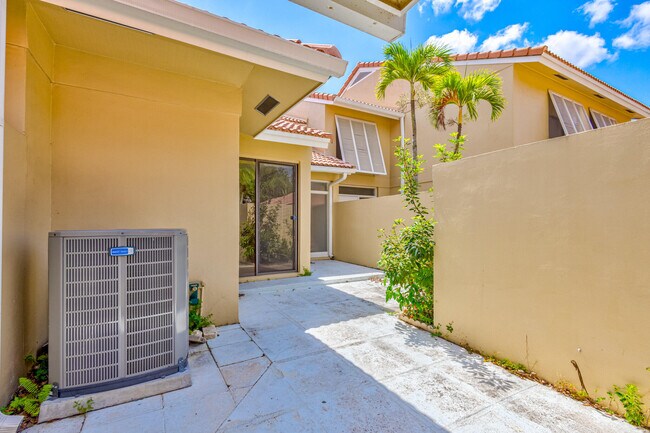 Foto del edificio - 227 Old Meadow Way