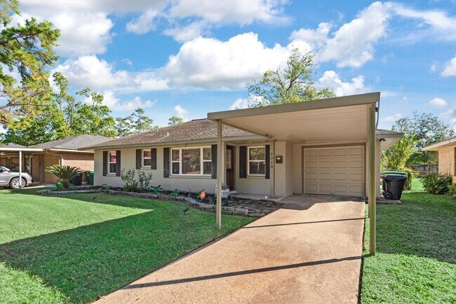 Foto del edificio - 2023 Woodcrest Dr