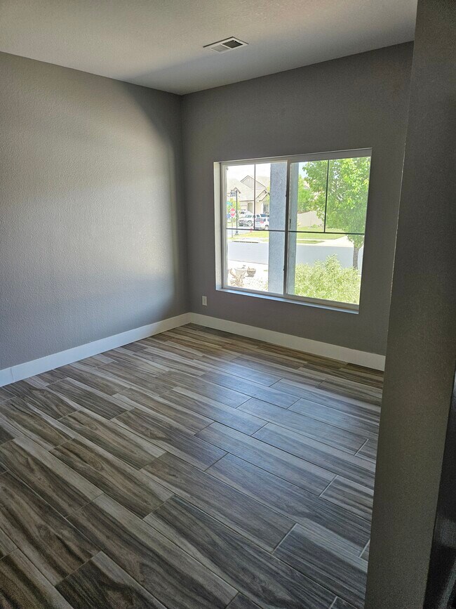 Foto del edificio - 3438 Mountainwood Ln