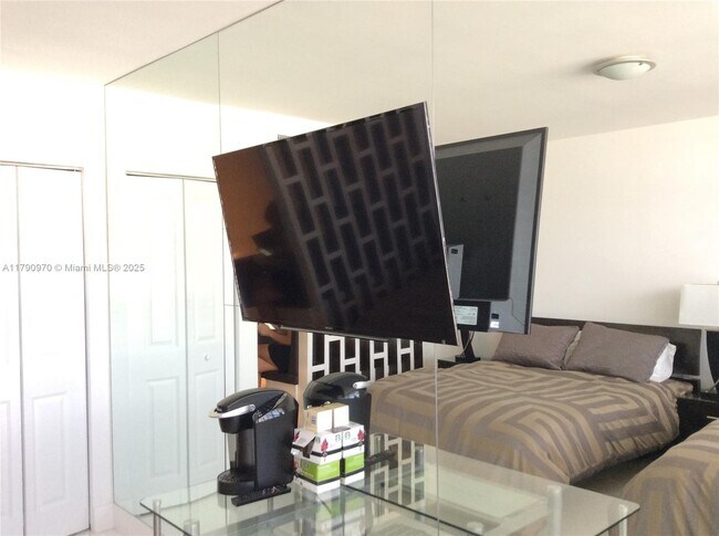 Foto del edificio - 100 Lincoln Rd