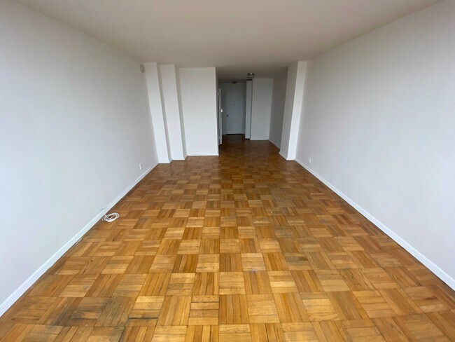 Building Photo - 455 Ocean Pkwy