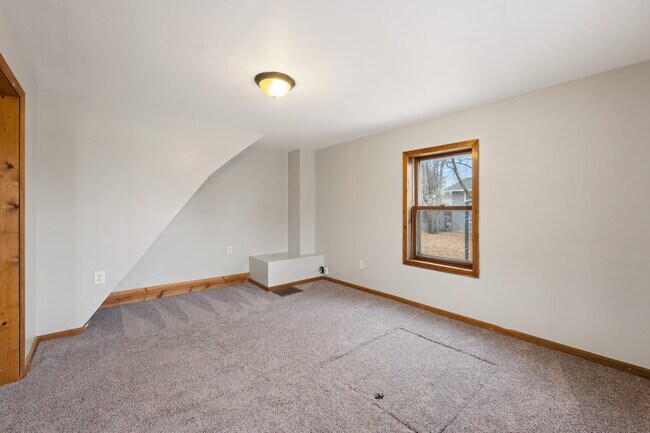 Den - 224 4th Ave