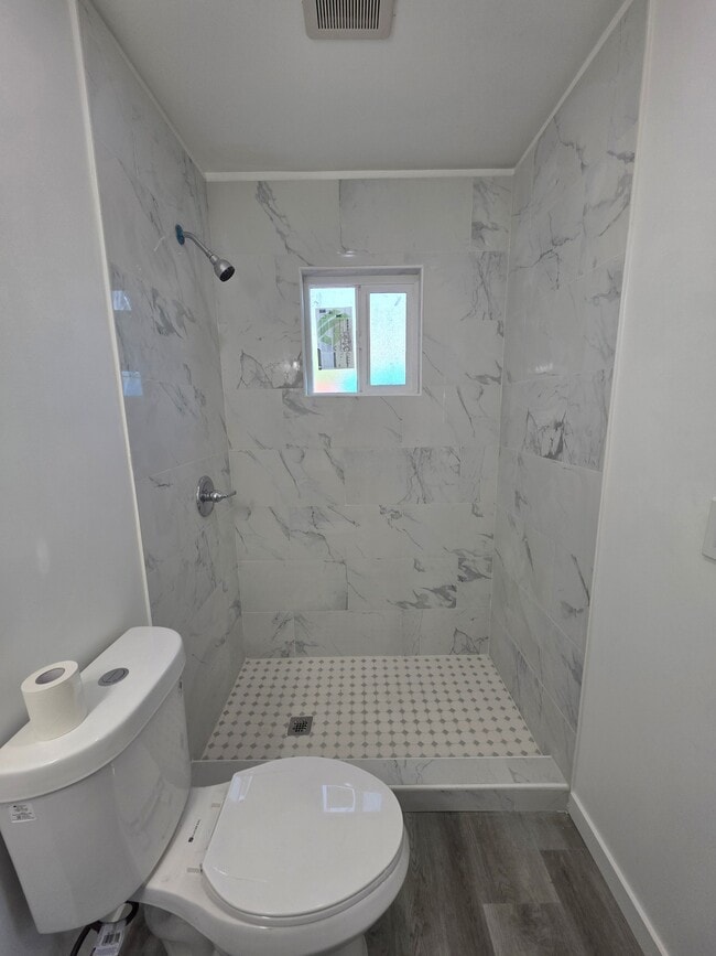 Foto del edificio - 635 W 51st St