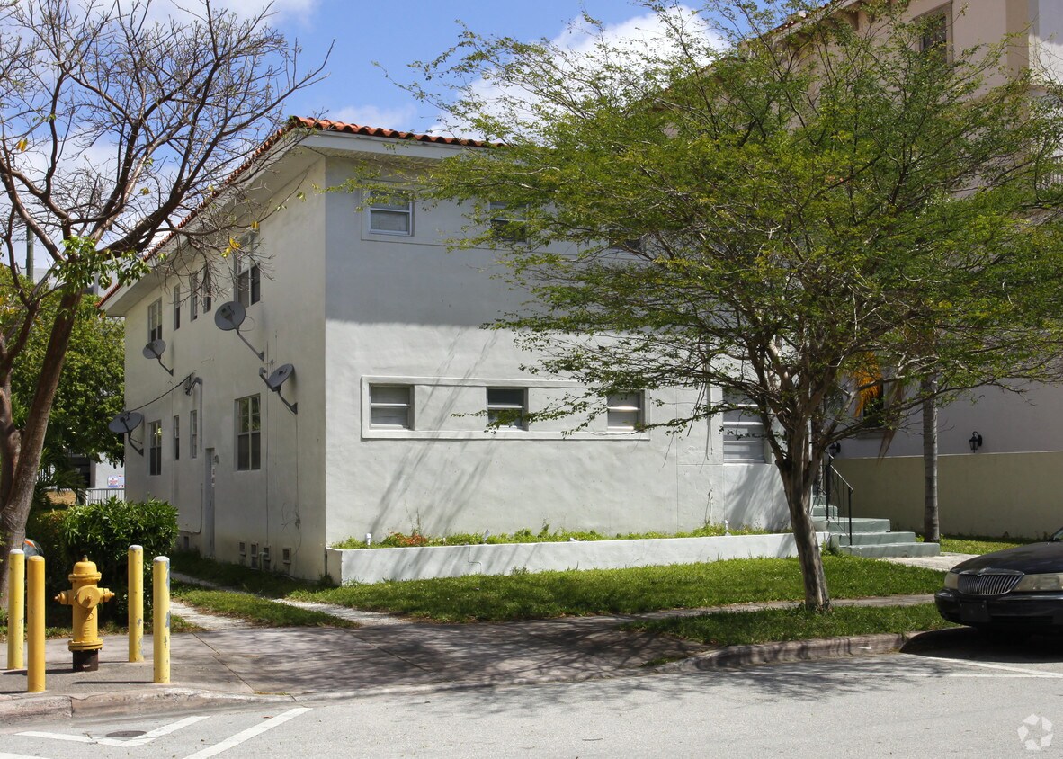 Building Photo - 115 Zamora Ave