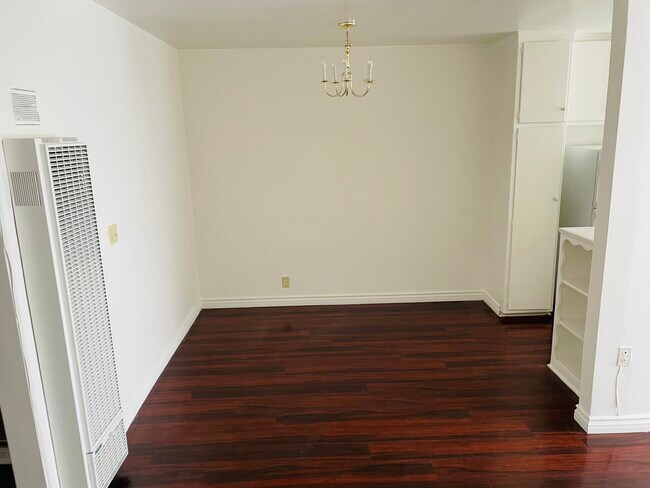 Foto del edificio - 827 N Hudson Ave