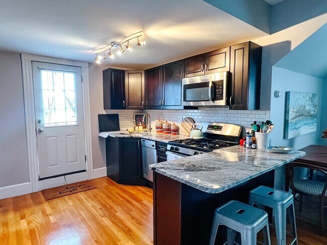 Foto del edificio - 175 Mystic St Ext