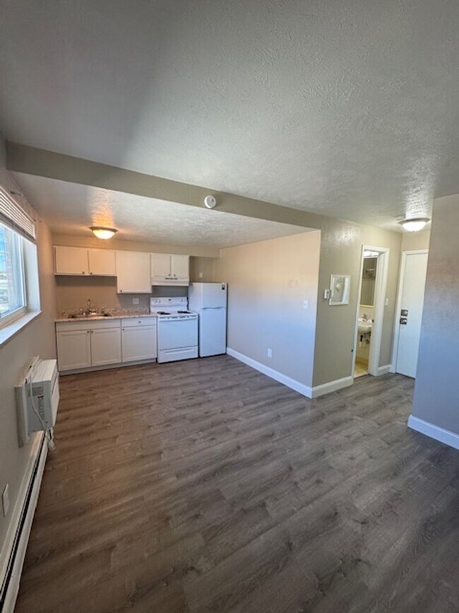 Foto del edificio - Cute Studio Apartment Available 8/9/26