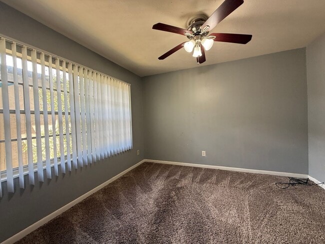 Building Photo - 1231 Buckingham Dr