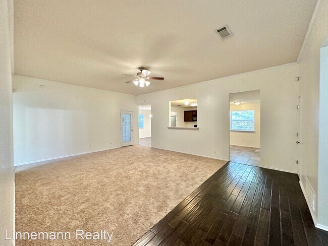 Building Photo - 5 br, 2.5 bath House - 233 Squire Loop