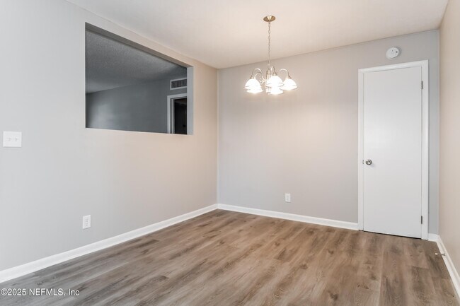 Building Photo - 2166 Jammes Rd