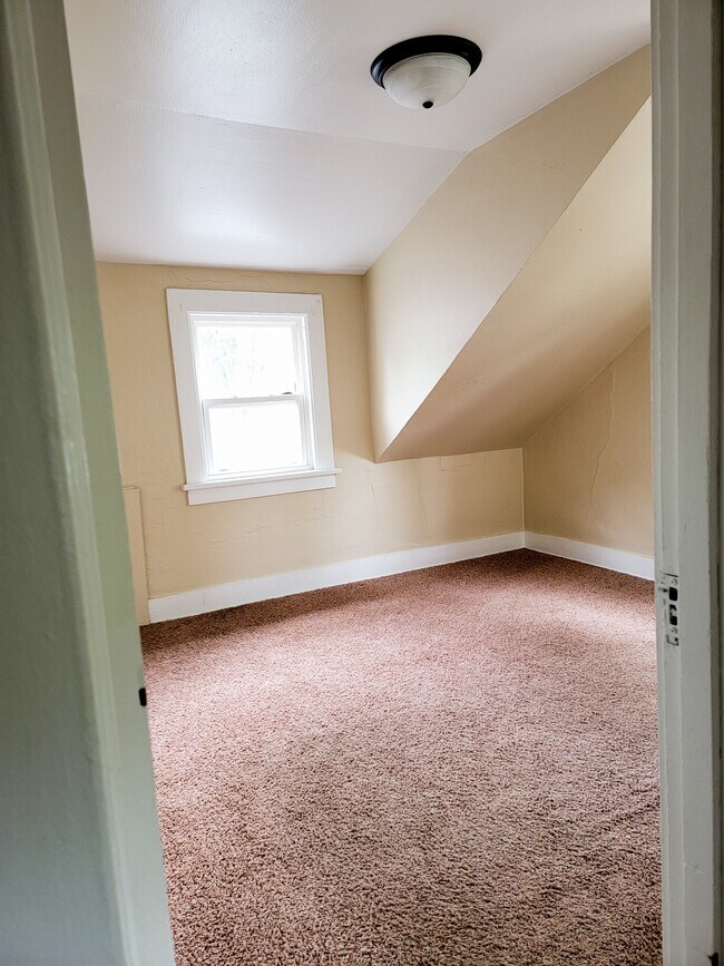 Foto del edificio - 623 Deyo Ave