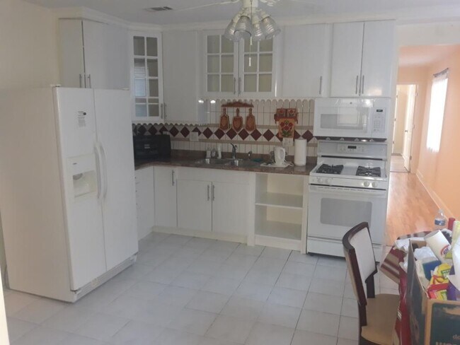 Building Photo - 3236 S Carpenter St