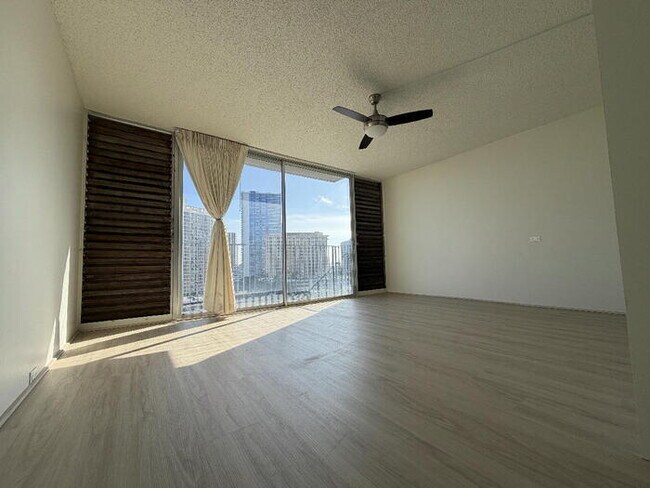 Foto del edificio - To register for the showing time below, note the 4 digit code: 5918 and click "APPLY NOW."(mobile...