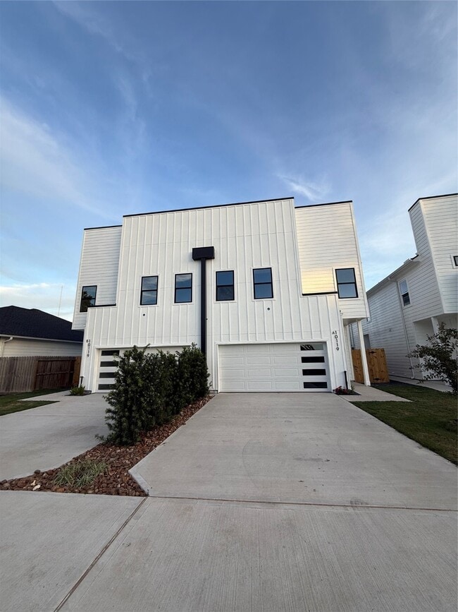 Building Photo - 10119 Grover Ln