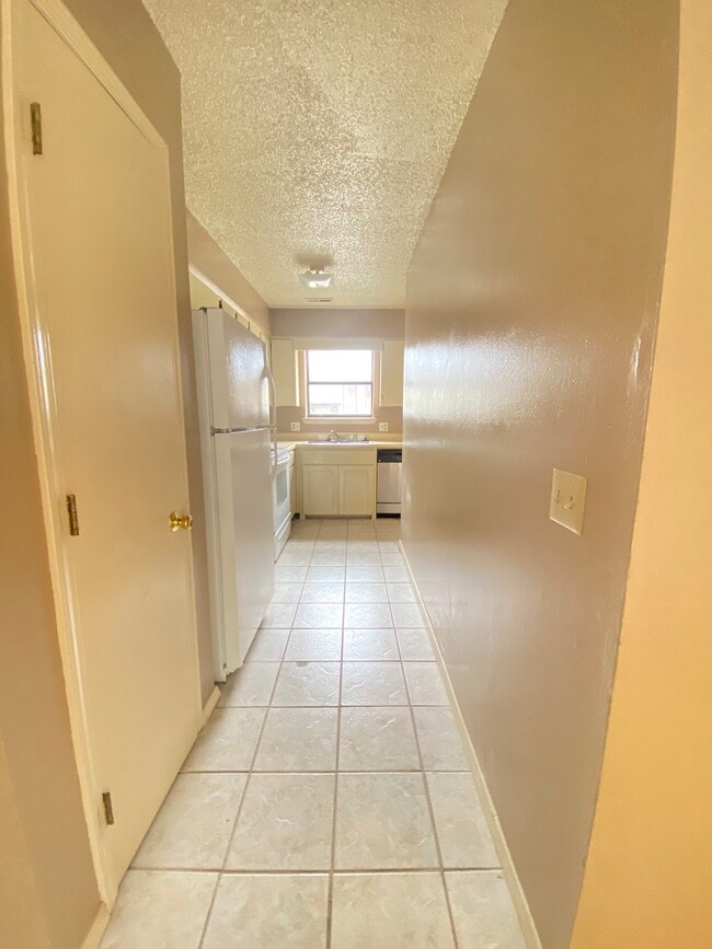 Building Photo - 1408 Christy Dr