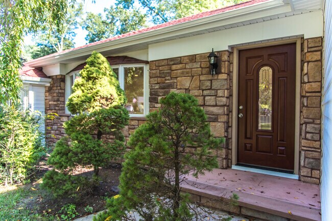 Building Photo - 88 Rutledge Dr