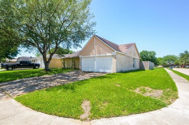 Building Photo - 1830 Freshmeadow Dr