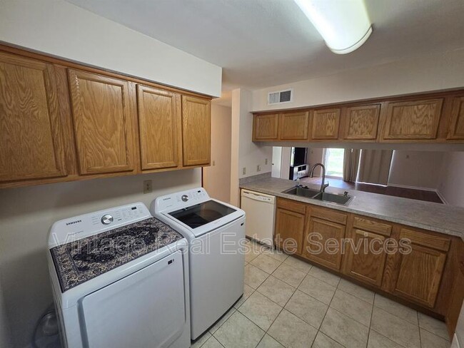 Building Photo - 5202 Sunridge Palms Dr