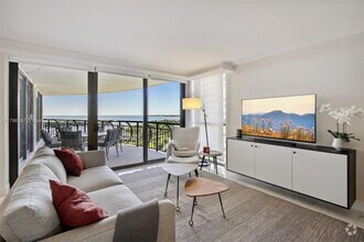 Building Photo - 2843 S Bayshore Dr