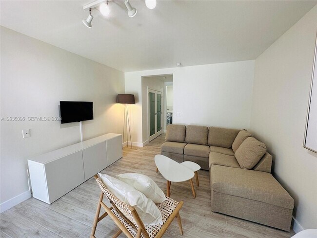 Foto del edificio - 745 13th St