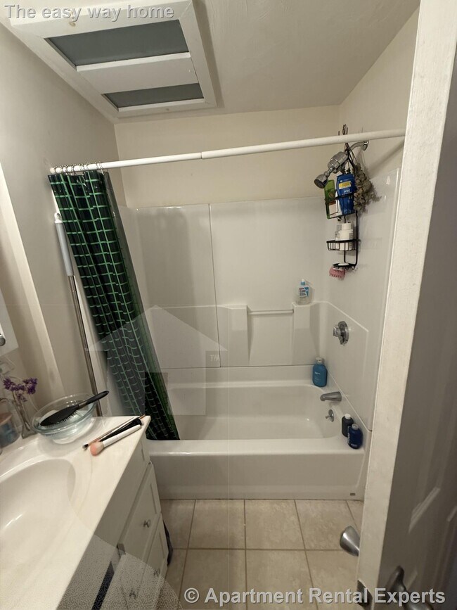 Building Photo - 1054 Cambridge St