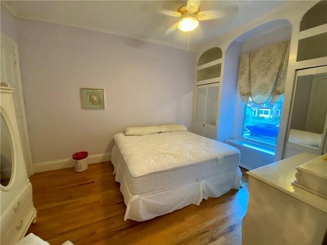 Foto del edificio - 96 Rhode Island Ave