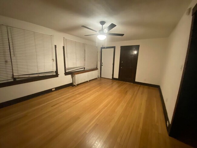 Foto del edificio - Newly updated 2 bedroom 1 bath Apartment for rent in Braddock!