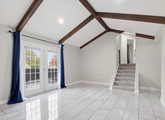 Building Photo - 302 SE Flagstone Dr